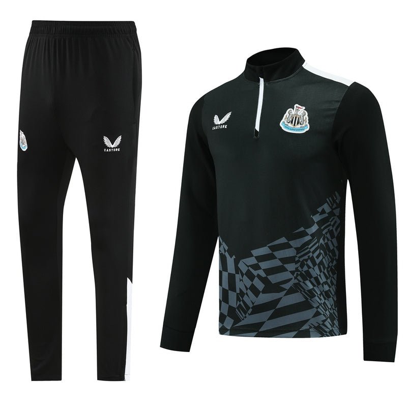 CONJUNTO LARGO NEWCASTLE ENTRENAMIENTO 24/25 HOMBRE - FutStoreOficial