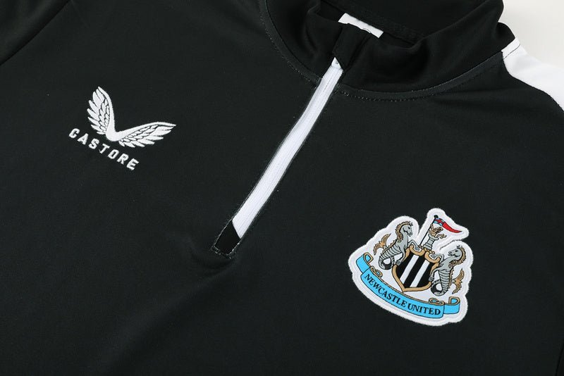 CONJUNTO LARGO NEWCASTLE ENTRENAMIENTO 24/25 HOMBRE - FutStoreOficial