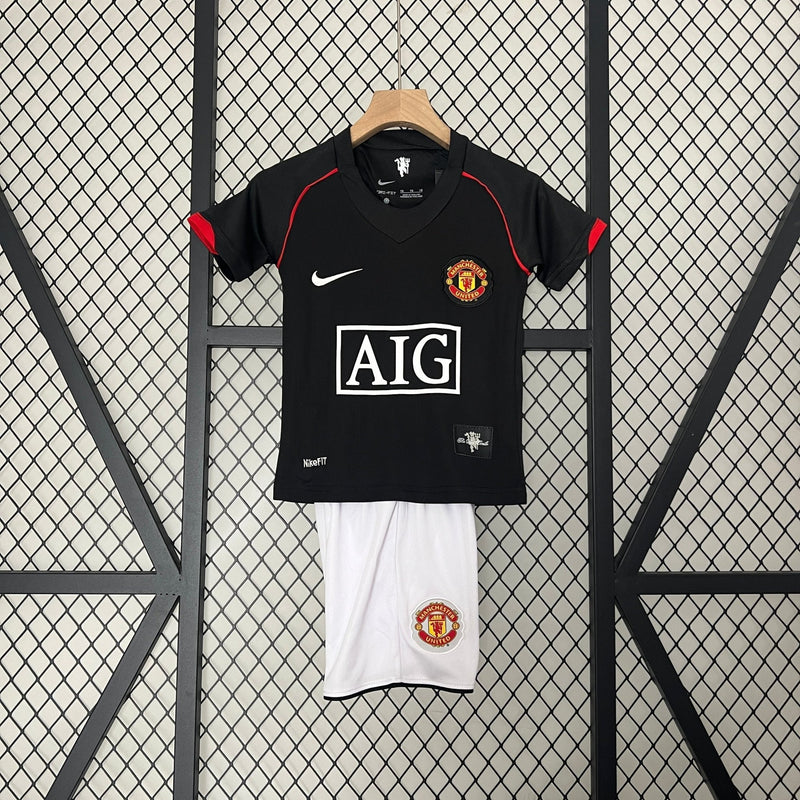 MANCHESTER UNITED BLACK 07/08 CONJUNTO INFANTIL (RETRO) - FutStoreOficial